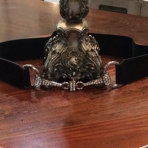 Stretch belt with rhinestone buckle